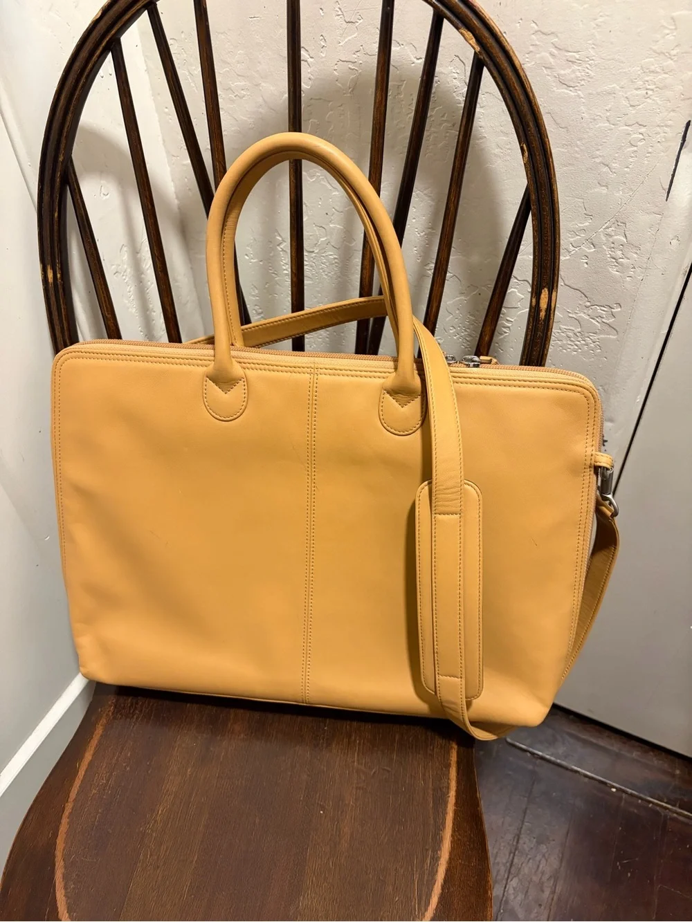 Levenger Leather Tan Briefcase/Laptop Case with Portfolio and zippered organizer